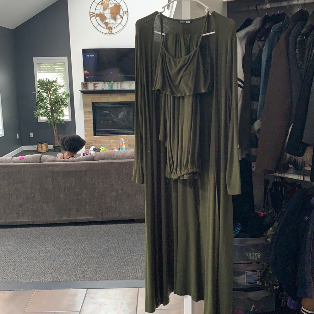 3 piece maternity pants, cropped top and duster